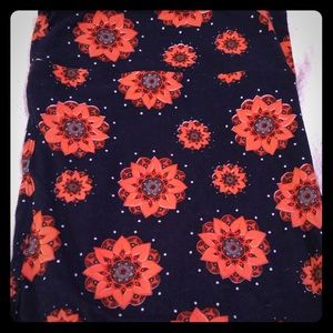 Lularoe TC Leggings can fit size 12 to 18